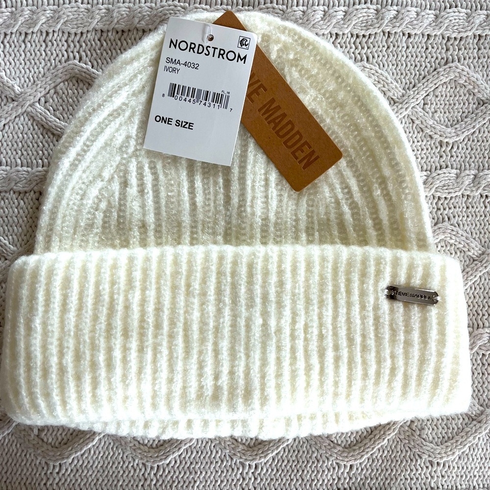 NWT Steve Madden Acrylic Ivory Sequin Beanie